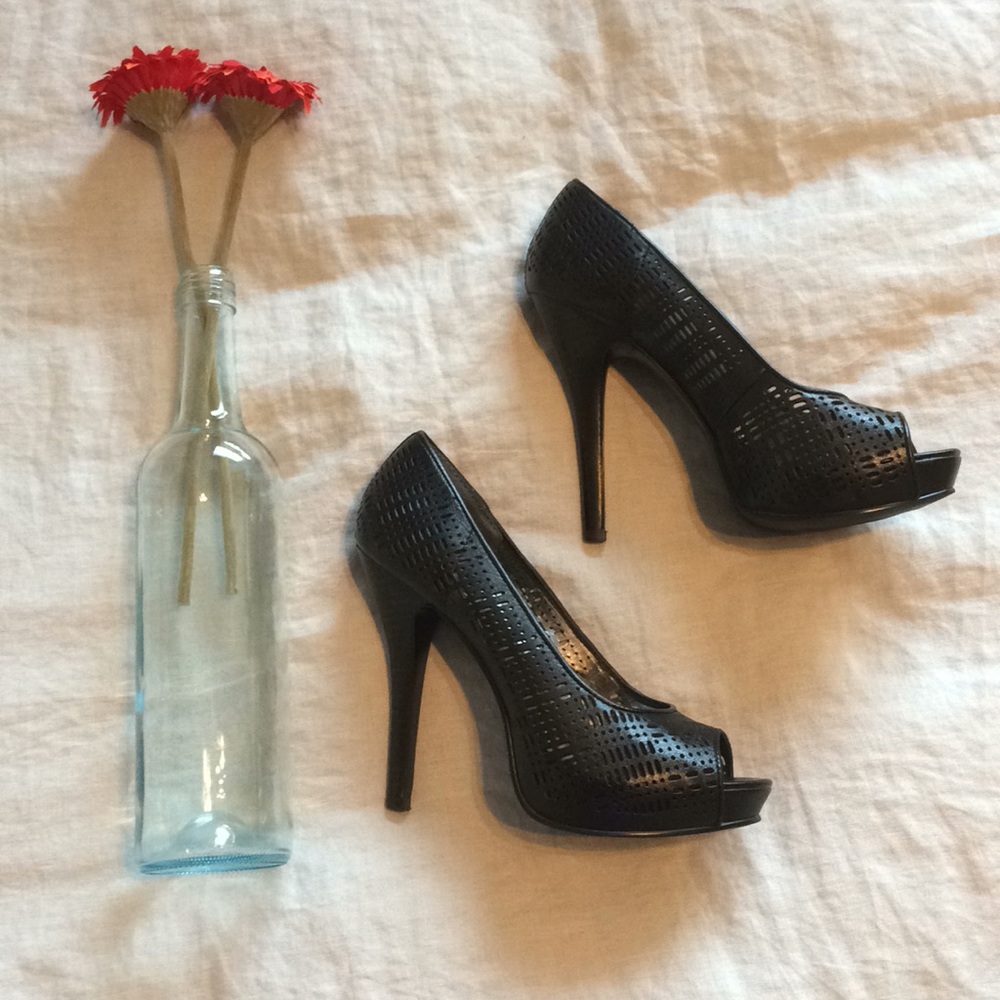 Sexy peep toe perforated platform heels